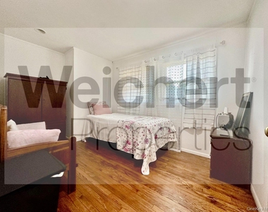 211 W 22nd - Photo Thumbnail 9