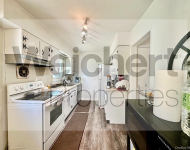 211 W 22nd - Photo Thumbnail 3