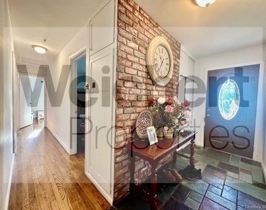 211 W 22nd - Photo Thumbnail 4