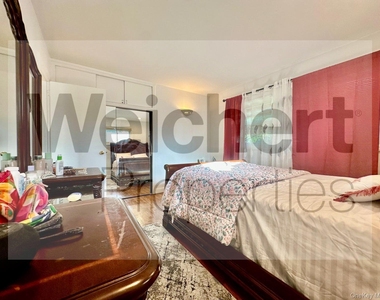 211 W 22nd - Photo Thumbnail 6