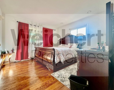 211 W 22nd - Photo Thumbnail 5