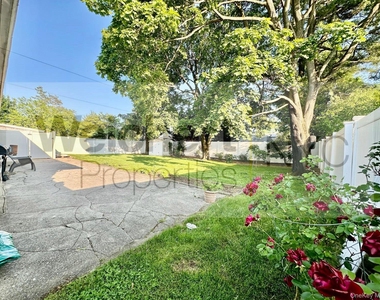 211 W 22nd - Photo Thumbnail 14