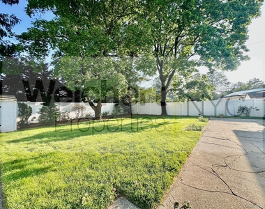 211 W 22nd - Photo Thumbnail 13