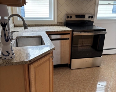 76b Westchester Avenue - Photo Thumbnail 2