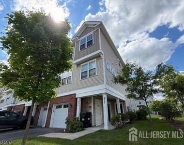 810 Greenland Square - Photo Thumbnail 15