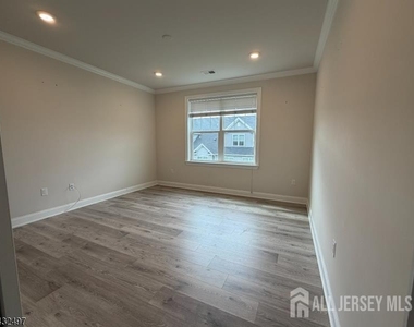 810 Greenland Square - Photo Thumbnail 2