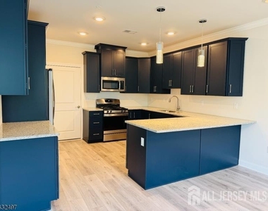 810 Greenland Square - Photo Thumbnail 12