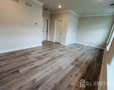 810 Greenland Square - Photo Thumbnail 6