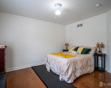 845 Woodbury Drive - Photo Thumbnail 13