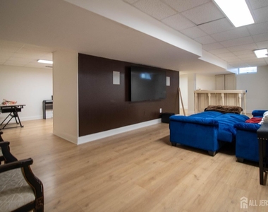 845 Woodbury Drive - Photo Thumbnail 16