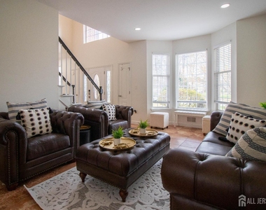 845 Woodbury Drive - Photo Thumbnail 9