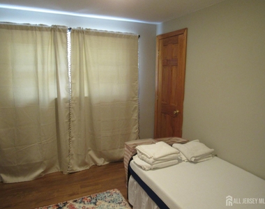 26 Lincroft Avenue - Photo Thumbnail 16