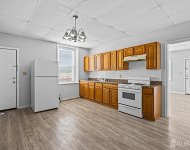 107 Macarthur Avenue - Photo Thumbnail 4