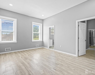 107 Macarthur Avenue - Photo Thumbnail 9