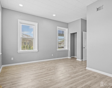 107 Macarthur Avenue - Photo Thumbnail 14