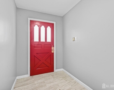 107 Macarthur Avenue - Photo Thumbnail 13