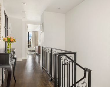 985 Park Avenue - Photo Thumbnail 7