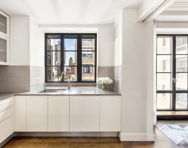 985 Park Avenue - Photo Thumbnail 4