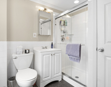 10-16 47th Avenue - Photo Thumbnail 3