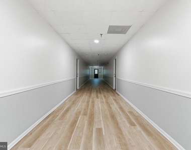 1725 Henry Avenue - Photo Thumbnail 11