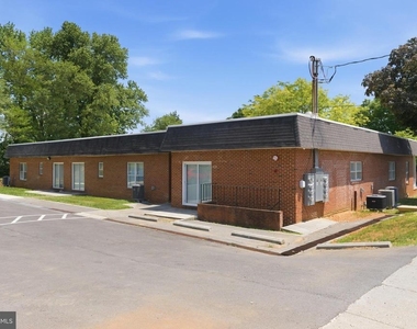 1725 Henry Avenue - Photo Thumbnail 14