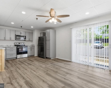 1725 Henry Avenue - Photo Thumbnail 3
