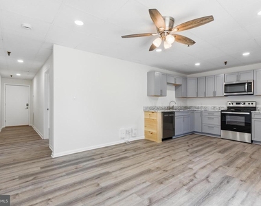 1725 Henry Avenue - Photo Thumbnail 1