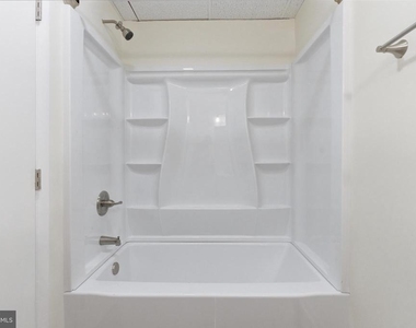 1725 Henry Avenue - Photo Thumbnail 8