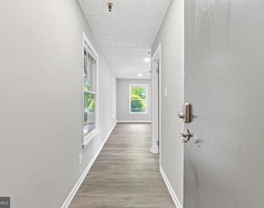 1725 Henry Avenue - Photo Thumbnail 1