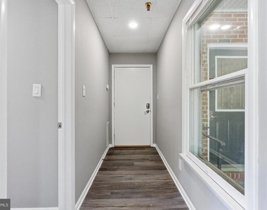 1725 Henry Avenue - Photo Thumbnail 11