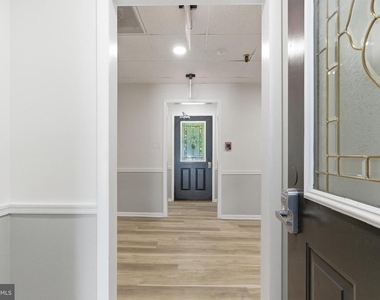 1725 Henry Avenue - Photo Thumbnail 12