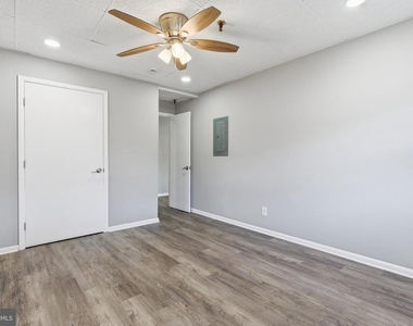 1725 Henry Avenue - Photo Thumbnail 9