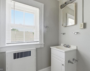 142 N Washington Street - Photo Thumbnail 14