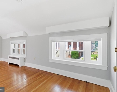 142 N Washington Street - Photo Thumbnail 2
