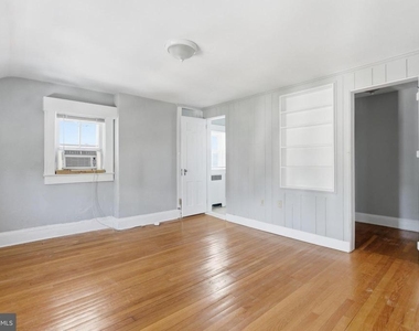 142 N Washington Street - Photo Thumbnail 8