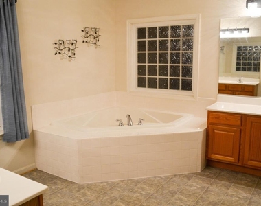 25 Tracey Lane - Photo Thumbnail 13