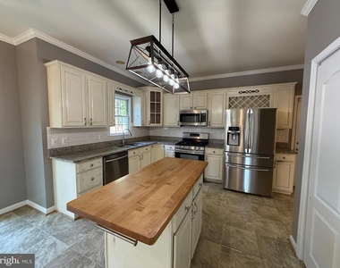 10500 Westfield Lane - Photo Thumbnail 16