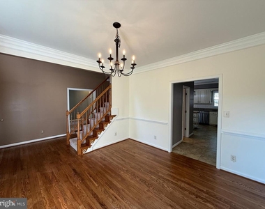 10500 Westfield Lane - Photo Thumbnail 4