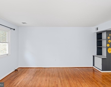 2053 Mayflower Drive - Photo Thumbnail 6
