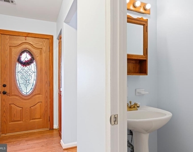 2053 Mayflower Drive - Photo Thumbnail 15