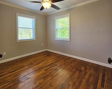 2214 Arlington Terrace - Photo Thumbnail 17