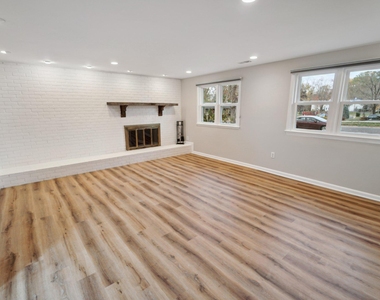 1710 Palm Springs Drive - Photo Thumbnail 5