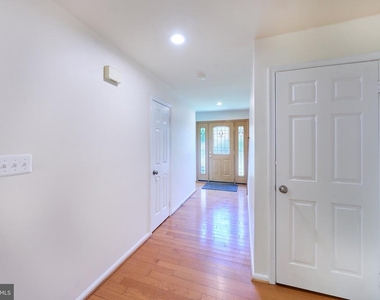 8508 Silverdale Road - Photo Thumbnail 23
