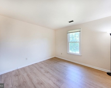8508 Silverdale Road - Photo Thumbnail 37