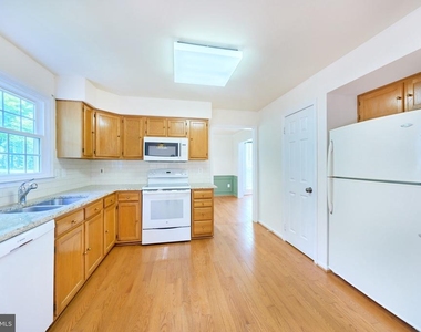 8508 Silverdale Road - Photo Thumbnail 16