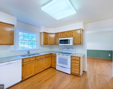 8508 Silverdale Road - Photo Thumbnail 15