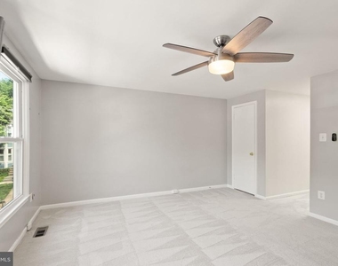 11243 Silentwood Lane - Photo Thumbnail 17