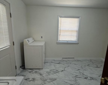 1316 Stafford Avenue - Photo Thumbnail 15