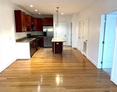 1800 Wilson Blvd - Photo Thumbnail 4