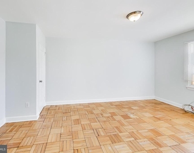 1726 N Quinn Street - Photo Thumbnail 7